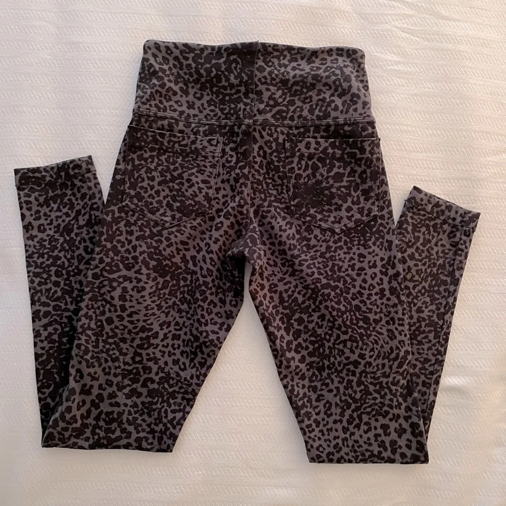 LYSSE Grey Leopard Print Toothpick Denim, Size Small - Picture 7 of 10